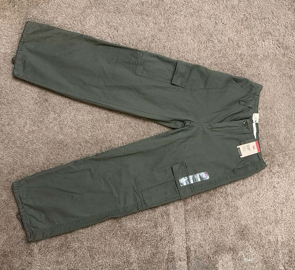 Levi’s 94 Baggy Cargo Pants Women 27x30 Olive Green NWT Wide Leg Utility